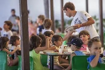 Th - Village 3* オストゥーニ